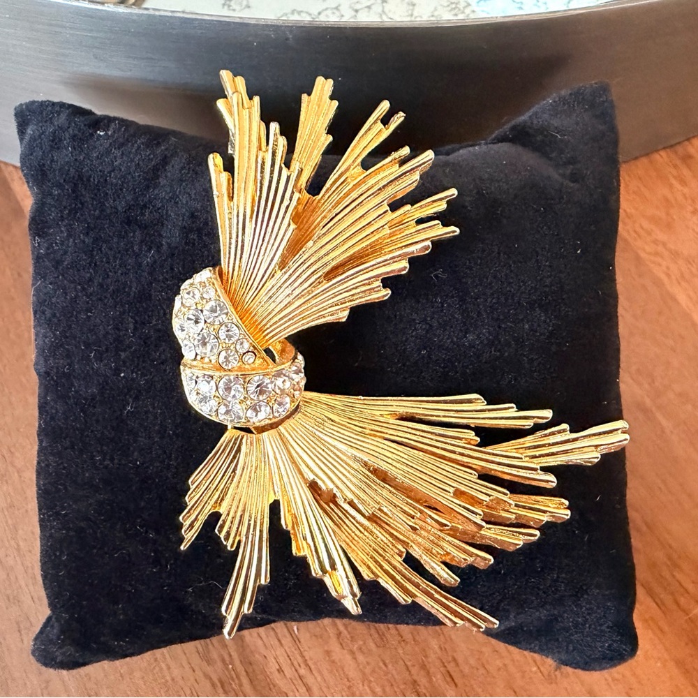 Vintage Art Deco Gold and Crystal Brooch